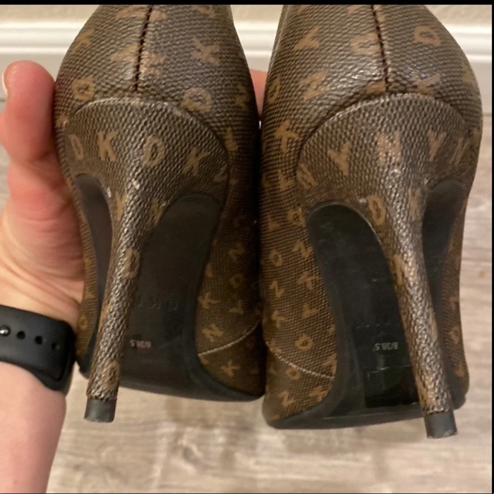 EUC DKNY Pointed Toe With Logo Heels, Size 8 / 38.5 Euro Brown with bow - Picture 10 of 14